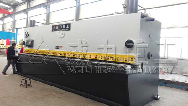 QC11Y-20x6000液壓閘式剪板機_20mm厚6米剪板機價格